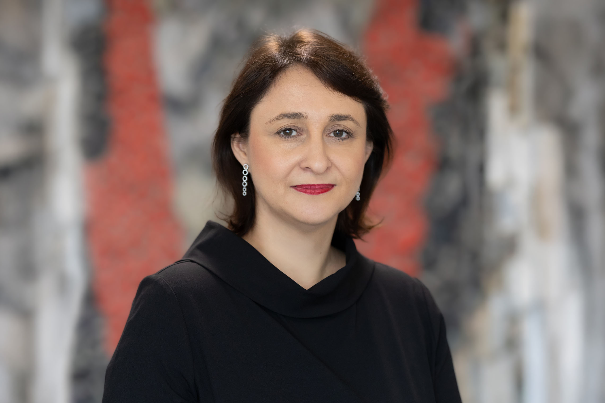 Olga Ciepiela – Prodziekan ds. kształcenia na kierunku analityka medyczna Wydziału Farmaceutycznego Warszawskiego Uniwersytetu Medycznego, zdjęcie portretowe